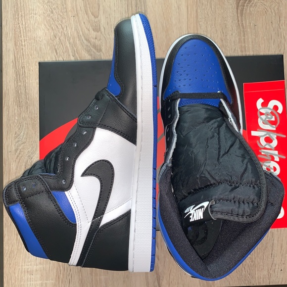 Nike Air Jordan 1 Royal Toe - Picture 3 of 5